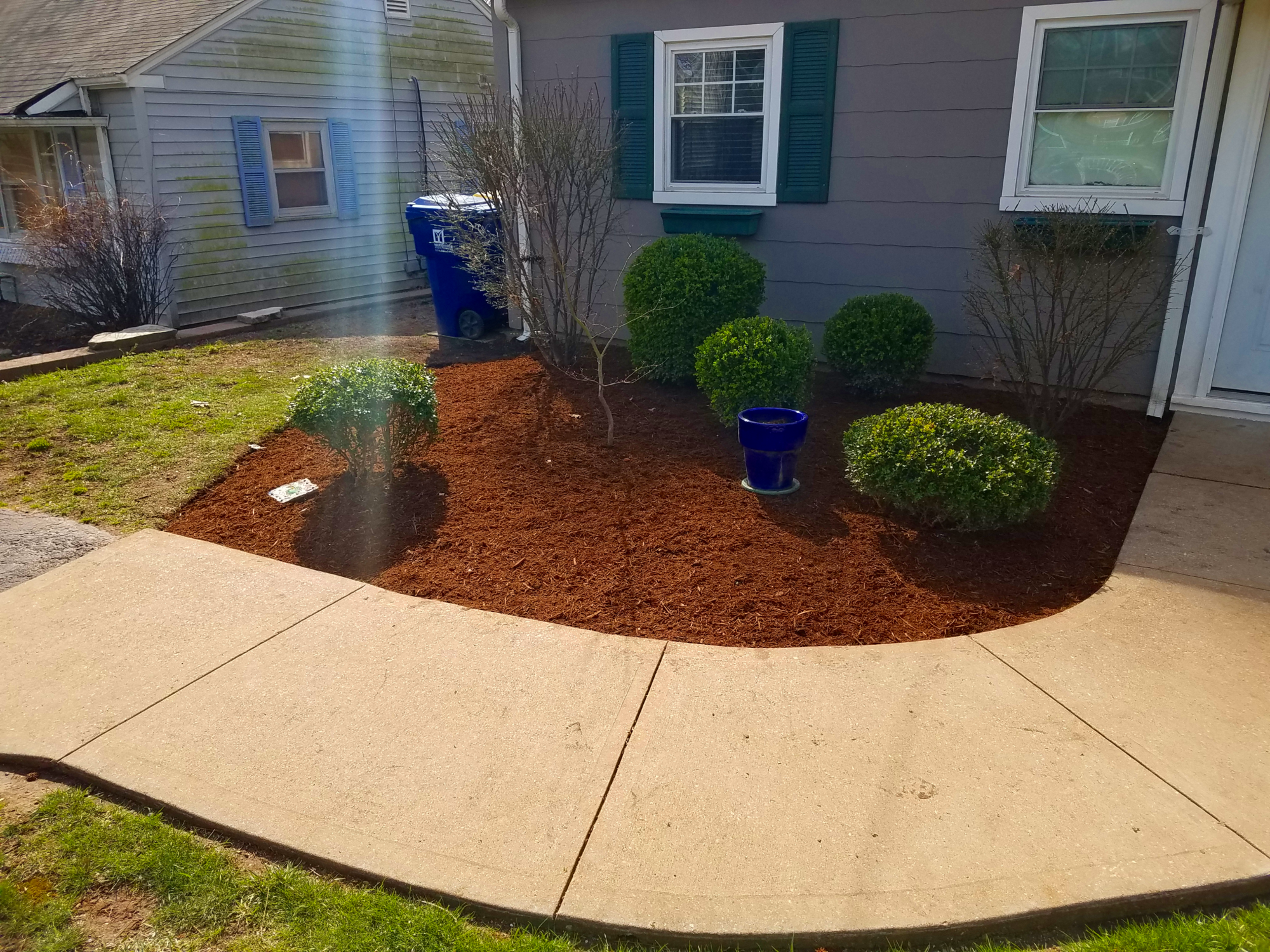 Mulched planter bed expertly prepared by Greenstone Landscaping in St. Louis County.